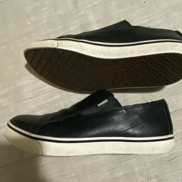 Ugg Australia  Mens Black Leather Slip-On Casual Shoes- Sz-8 - Picture 3 of 16